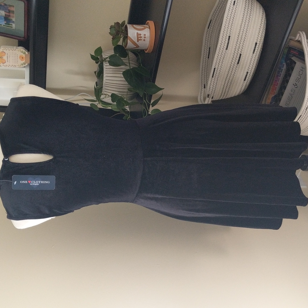 Dress size medium - Picture 3 of 5